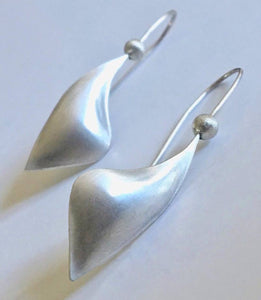 "La femme portait de l'argent" Sterling silver earrings